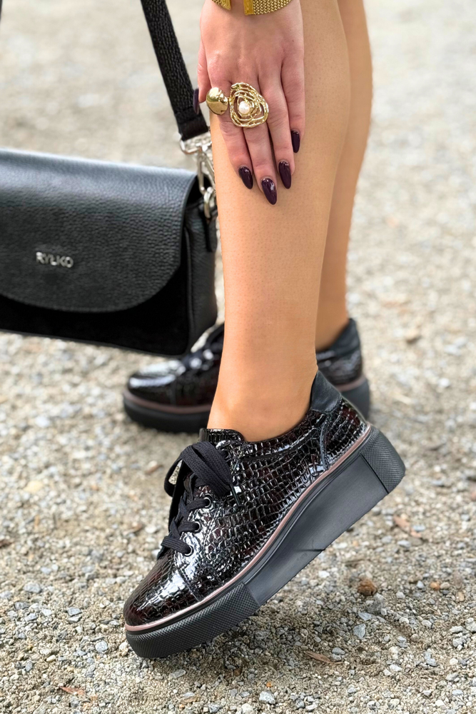 Kožené nazouvací boty na klínku se zipem, černé