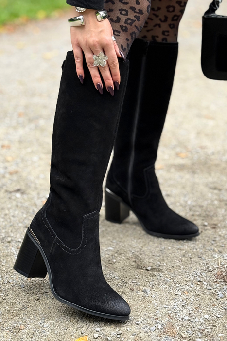 Černé semišové kotníkové boty se zipem vzadu