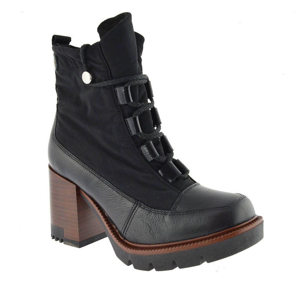 Dámské černé boty na vysokém podpatku