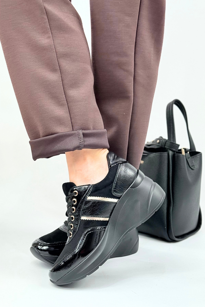 Černé dámské šněrovací tenisky z eko kůže