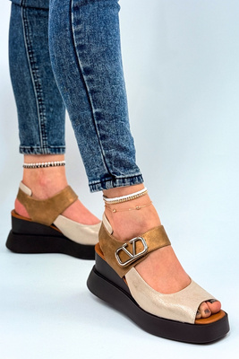 Zlaté sandály na klínku z ekokůže se suchým zipem