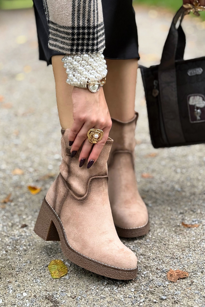 Černé kotníkové boty Potocki s ozdobným podpatkem