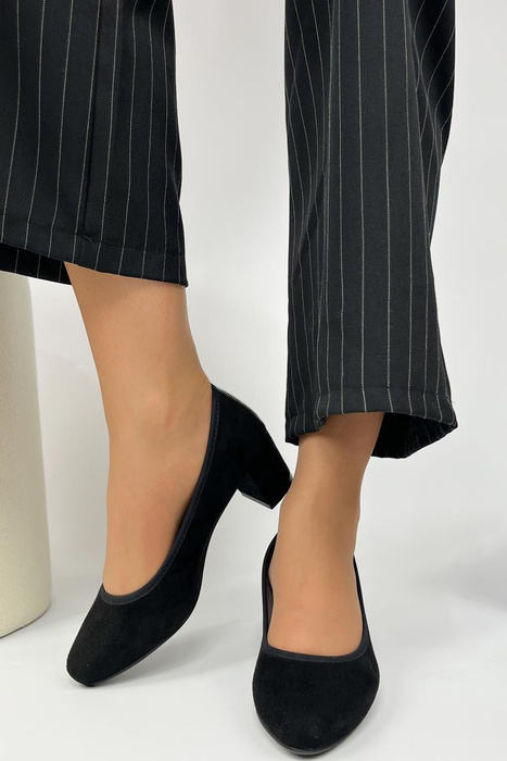 Klasické černé semišové lodičky na vysokém podpatku