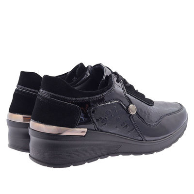 Černé lakované šněrovací tenisky na klínku