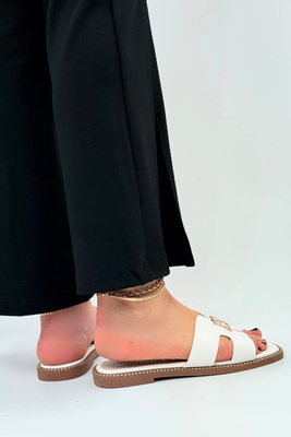 Bílé žabky se zlatým zdobením, ploché Potocki