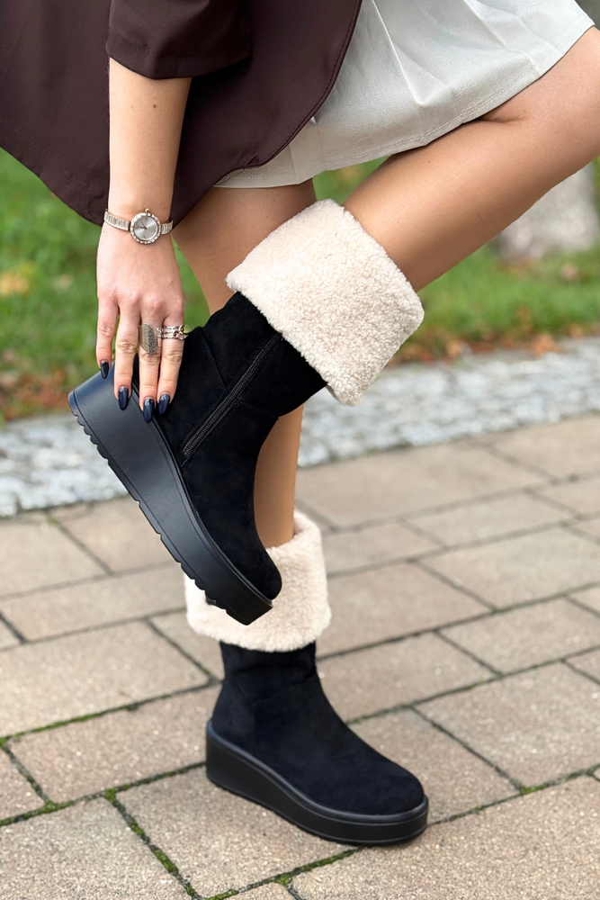 Béžové prolamované jarní kozačky