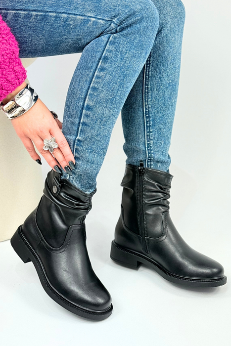Černé kožené kotníkové boty se zapínáním na zip