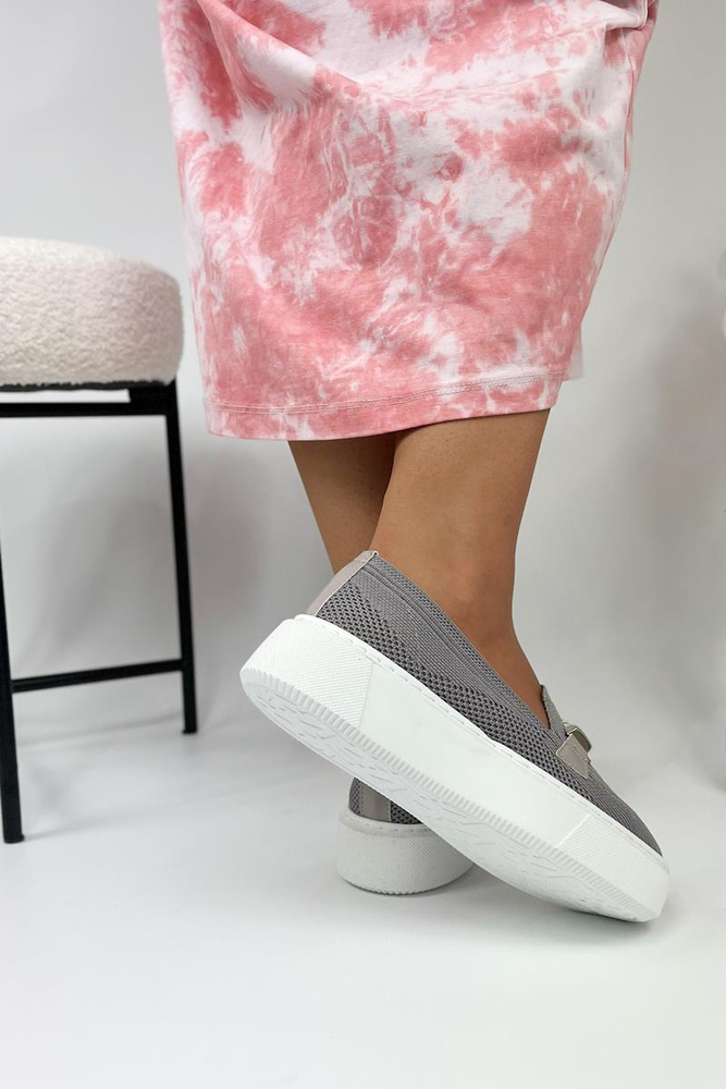 Šedé dámské boty na platformě se zdobením