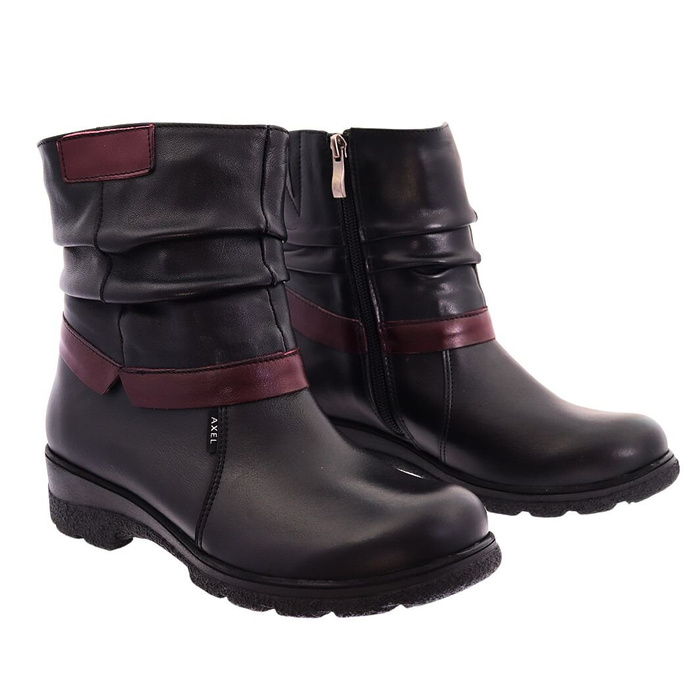 Dámské kožené kozačky od polského výrobce černé barvy na zip