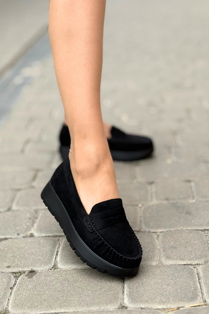 Zlaté mokasíny na platformě s řetízkem