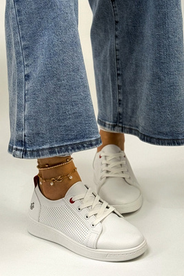 Bílé dámské sportovní boty s perforovanou platformou