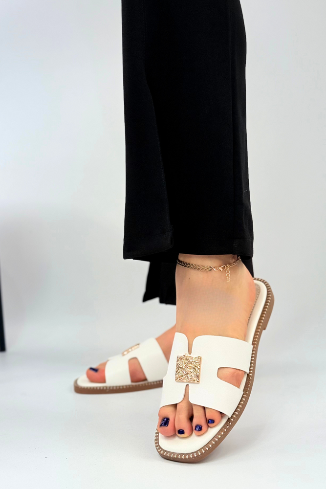 Bílé žabky se zlatým zdobením, ploché Potocki