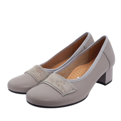 Šedé kožené lodičky na nízkém podpatku Galant