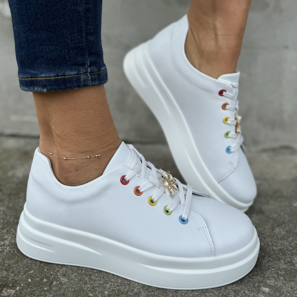 Kožené bílé sportovní boty se šněrováním na platformě