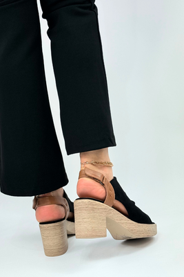 Dámské béžové sandály s perforovaným blokem