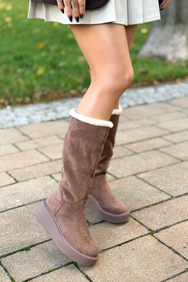 Béžové prolamované jarní kozačky