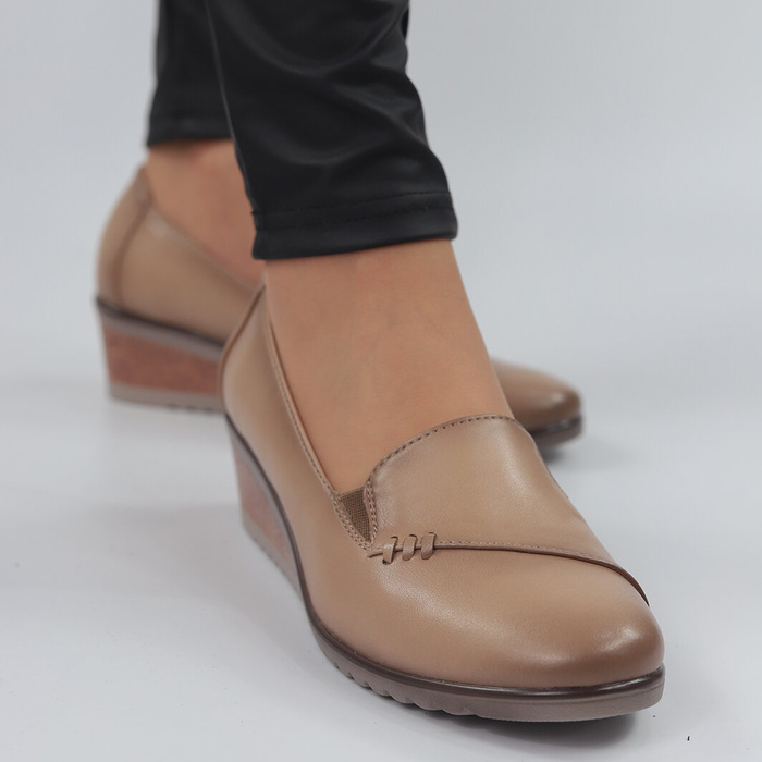 Béžové dámské boty s klínkem Potocki