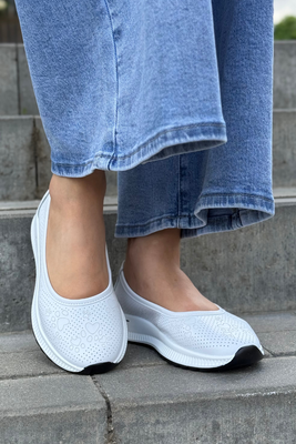 Bílé prolamované kožené boty Filippo