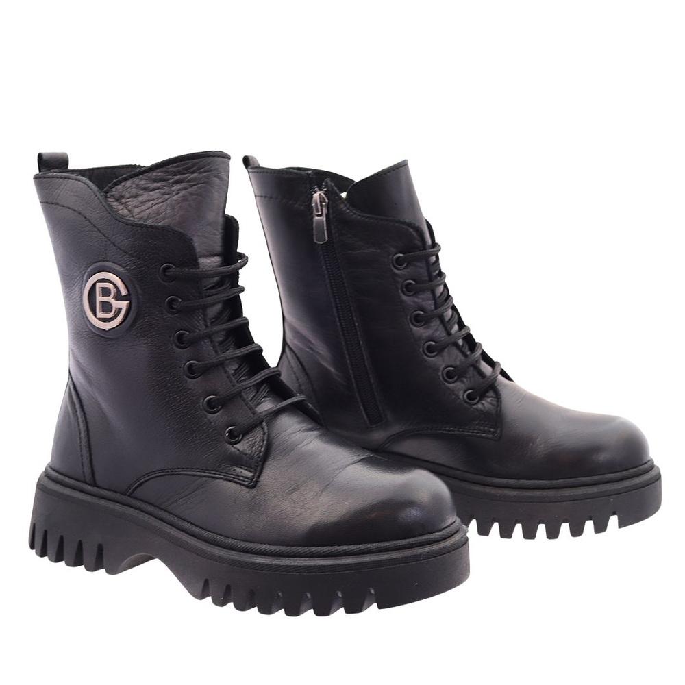 Černé kožené kotníkové boty s vysokými tkaničkami na platformě