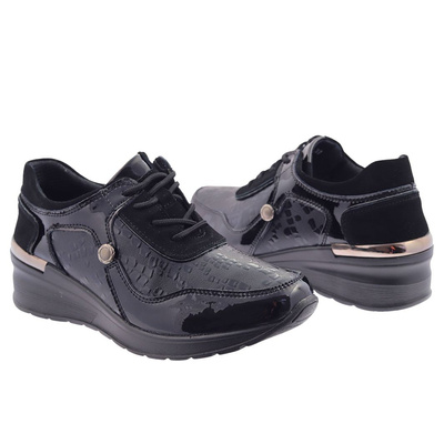 Černé lakované šněrovací tenisky na klínku