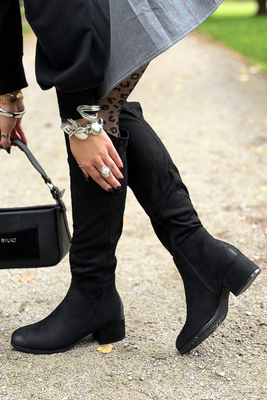 Černé semišové kozačky s blokem T.Sokolski