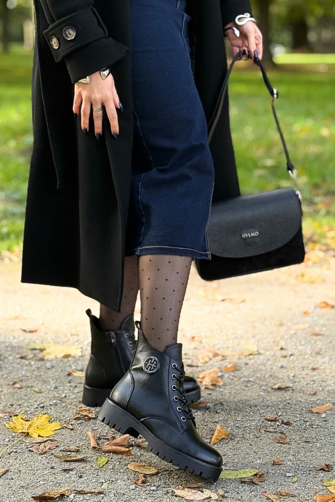 Černé kotníkové boty Potocki s ozdobným podpatkem