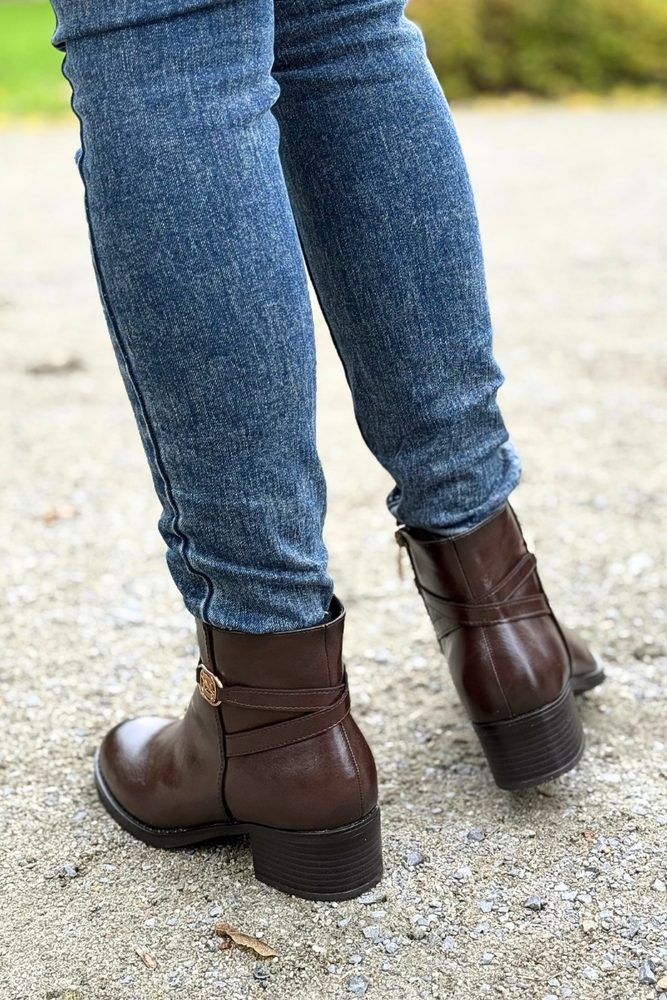 Černé kotníkové boty Potocki s ozdobným podpatkem