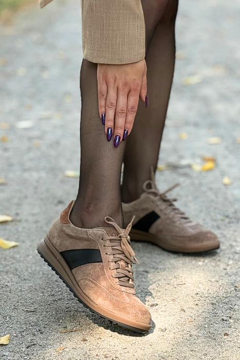 Béžové tenisky Ryłko vyrobené z přírodní a semišové kůže