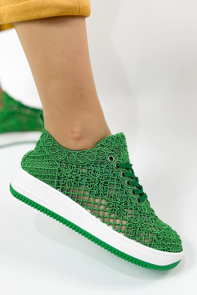 Dámské krajkové boty na zelené platformě