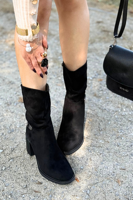 Béžové semišové kovbojské boty na vysokém podpatku