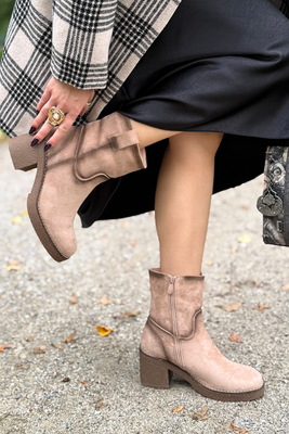 Černé kotníkové boty Potocki s ozdobným podpatkem