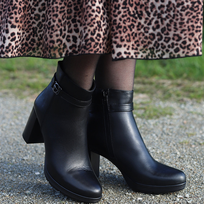 Černé kožené kotníkové boty Tamaris 1-25014-41