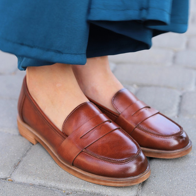 Hnědé dámské mokasíny s plochou podrážkou